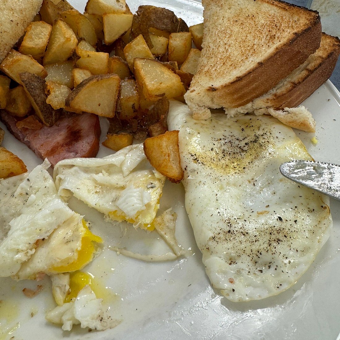 Breakfast at HuskyHouse